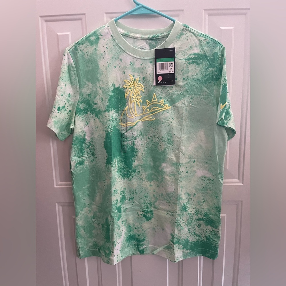 Nike Girl’s Beach  Themed T-Shirt Size XL. Brand New With Tags.